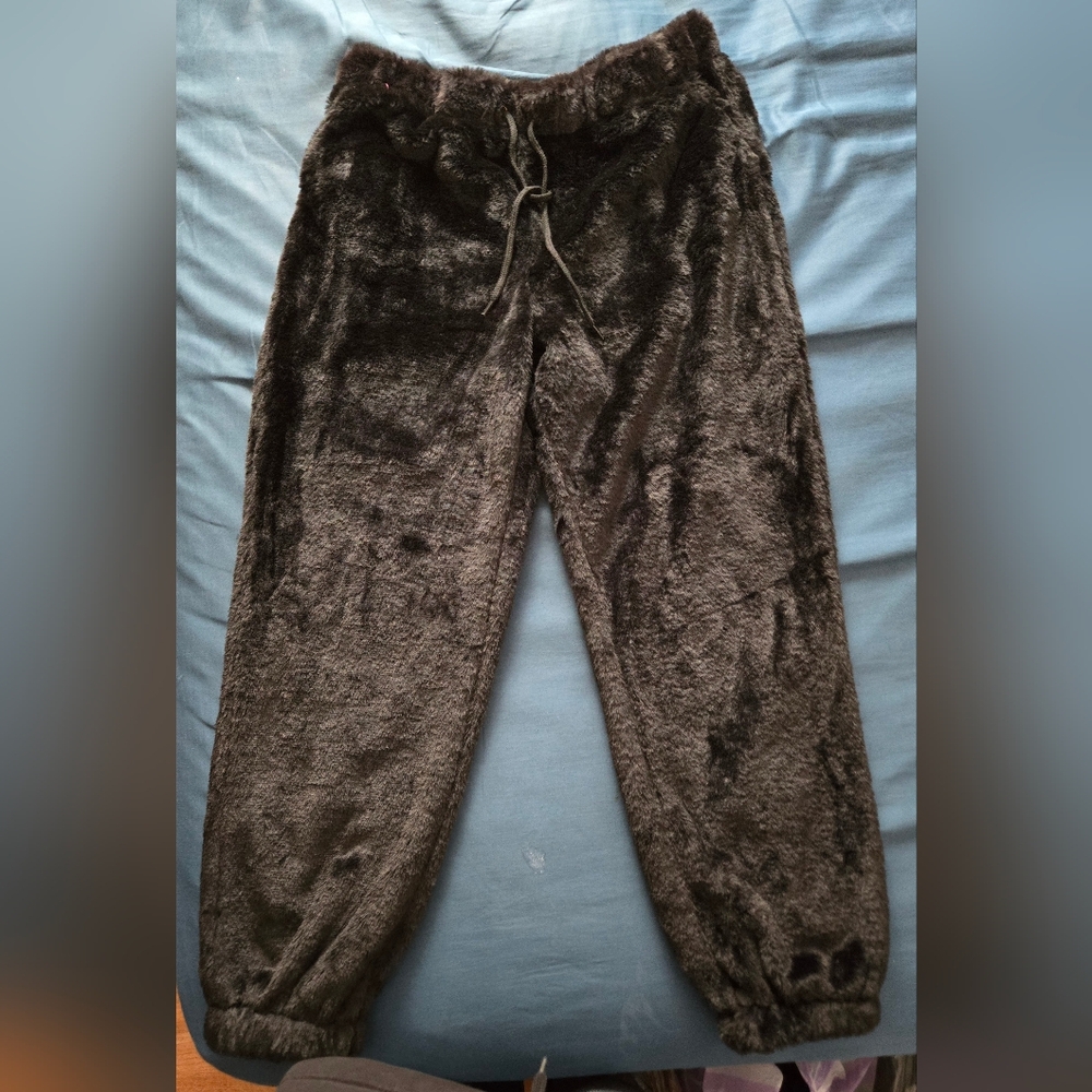 black fuzzy no boundaries pants